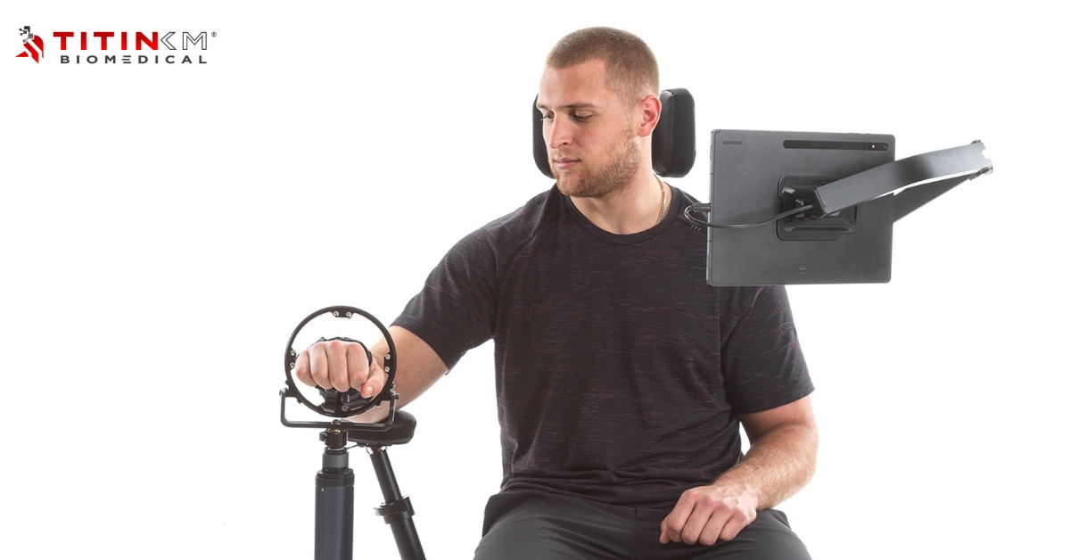 Patient using Humero Tech C1 for comprehensive shoulder rehab